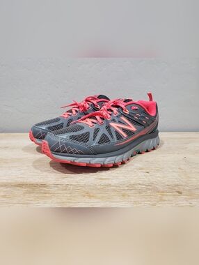 NEW BALANCE Women's 610V4 Trail Running Shoes (9.5M) Gray/Coral